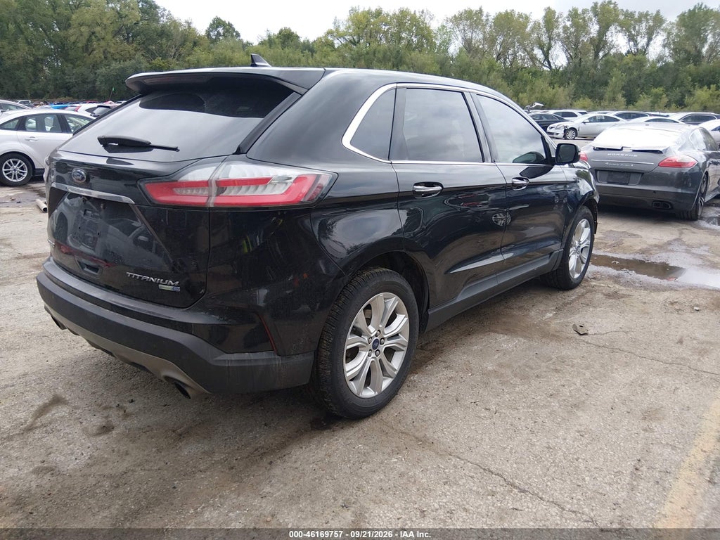 2020 Ford Edge Titanium photo 4