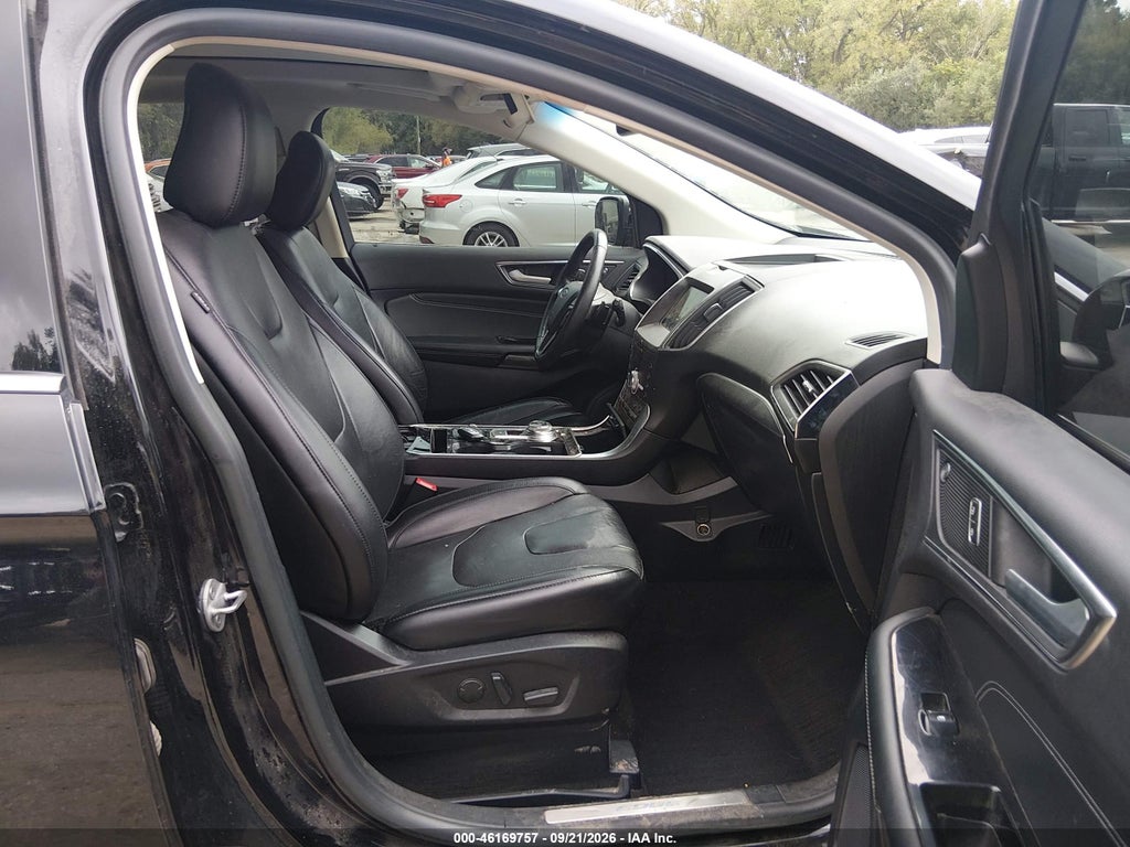 2020 Ford Edge Titanium photo 5