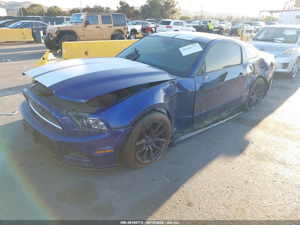 2013 Ford Mustang V6 photo 2