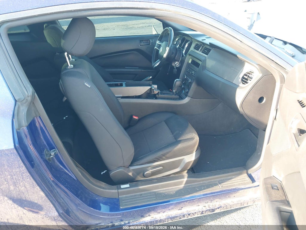 2013 Ford Mustang V6 photo 5