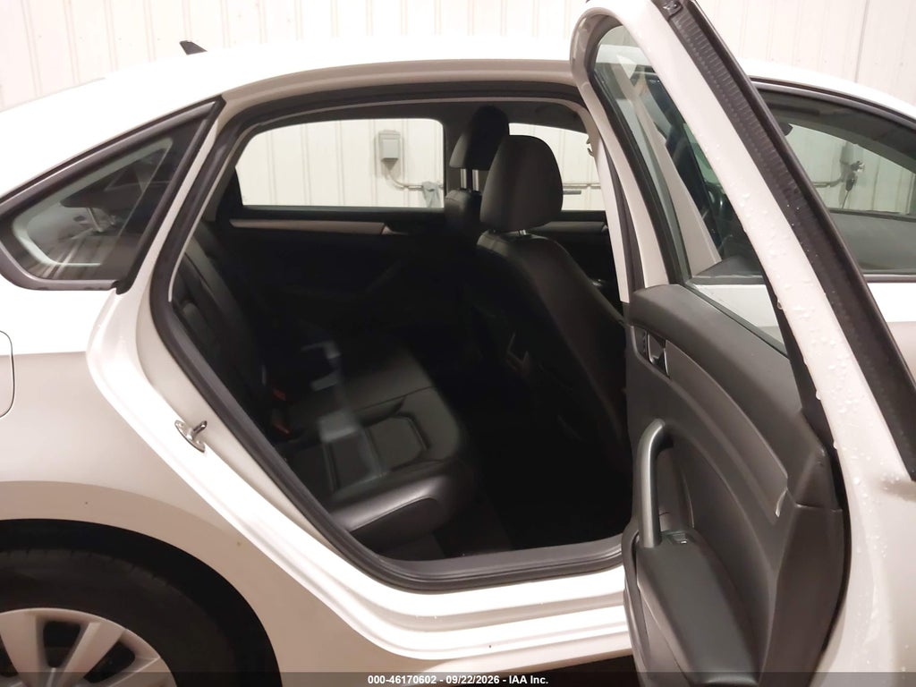 2015 Volkswagen Passat 1.8T Wolfsburg Edition photo 8