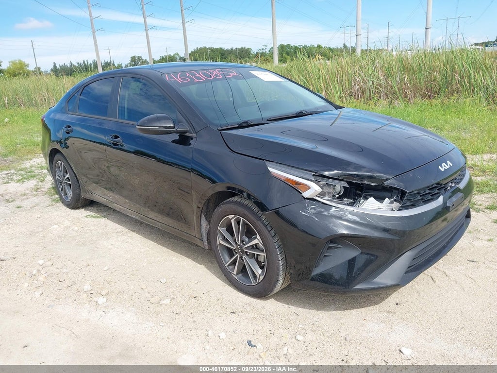 2023 Kia Forte LXS photo 1