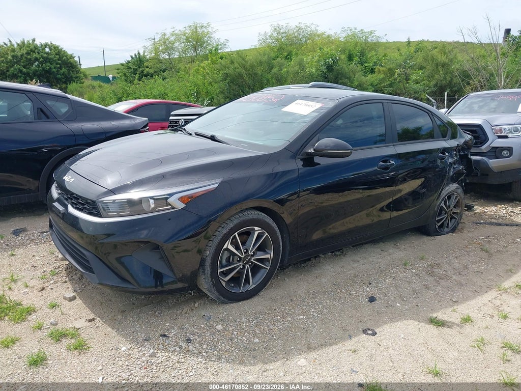 2023 Kia Forte LXS photo 2
