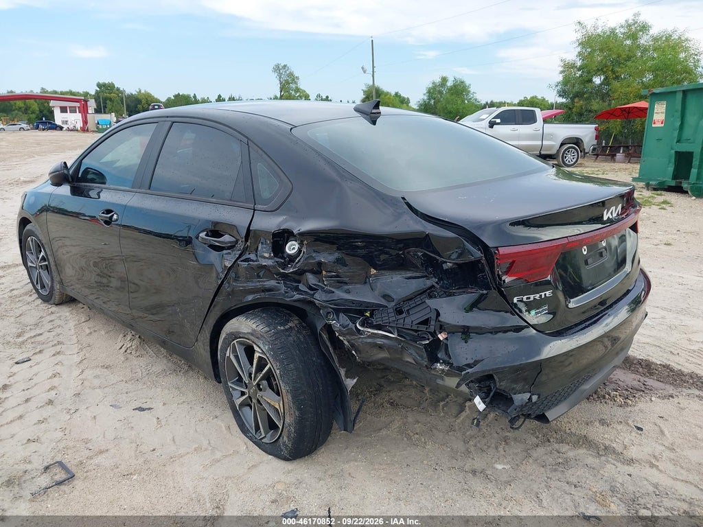 2023 Kia Forte LXS photo 3