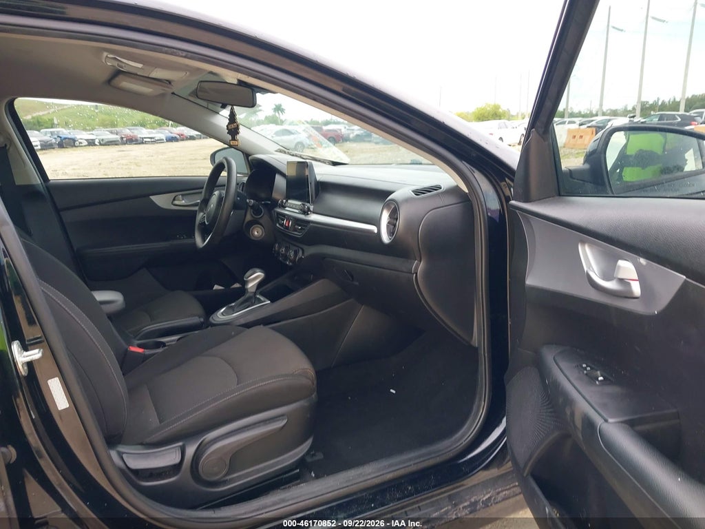 2023 Kia Forte LXS photo 5
