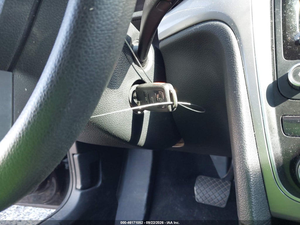 2013 Volkswagen Passat 2.5L S photo 11