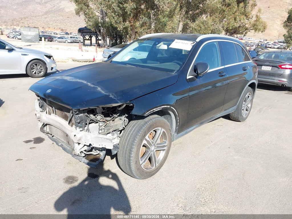 2016 Mercedes-Benz GLC 300 photo 2