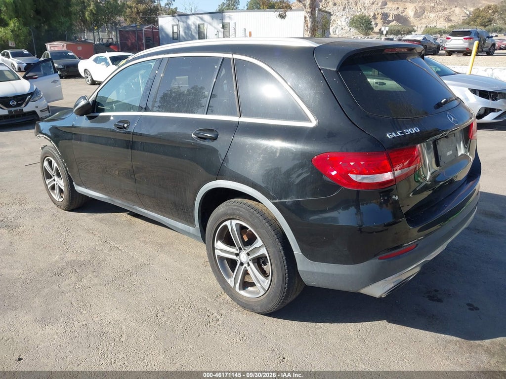 2016 Mercedes-Benz GLC 300 photo 3