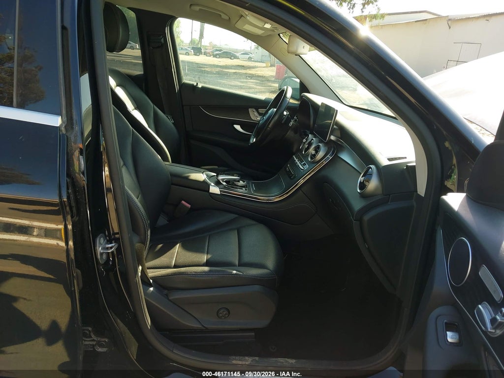 2016 Mercedes-Benz GLC 300 photo 5