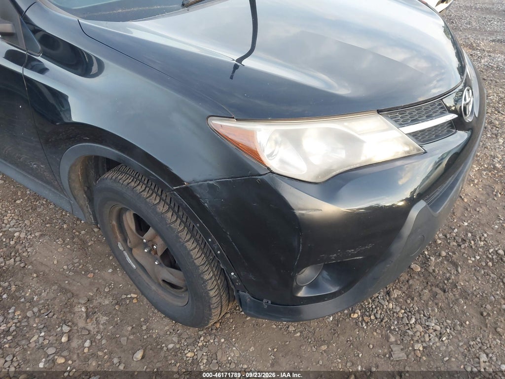 2015 Toyota RAV4 LE photo 6