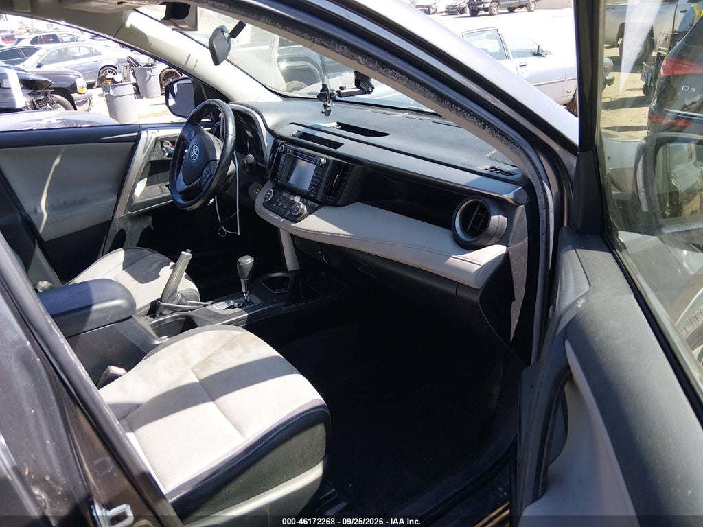 2016 Toyota RAV4 XLE photo 5