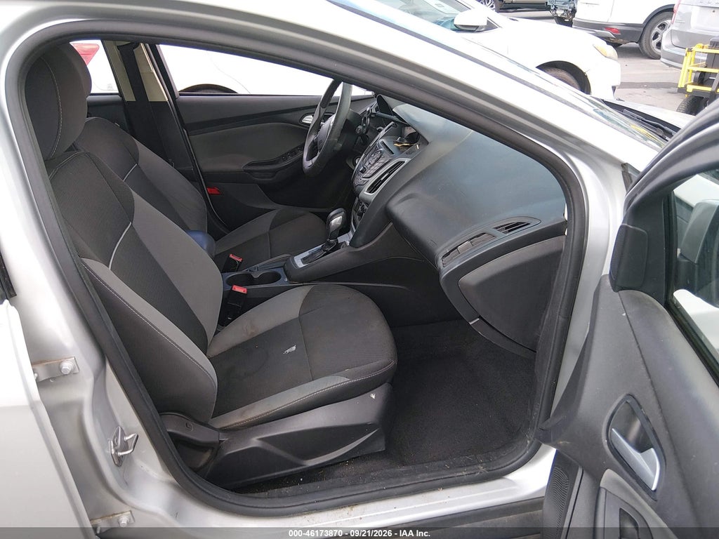 2014 Ford Focus SE photo 5