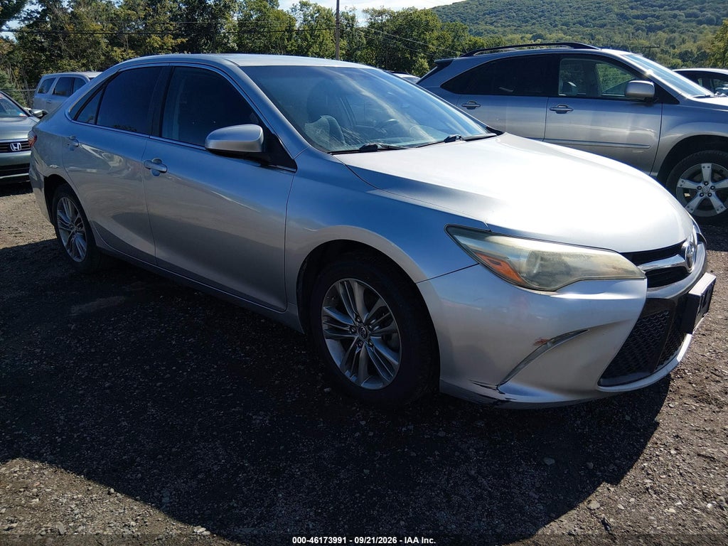 2015 Toyota Camry SE photo 1