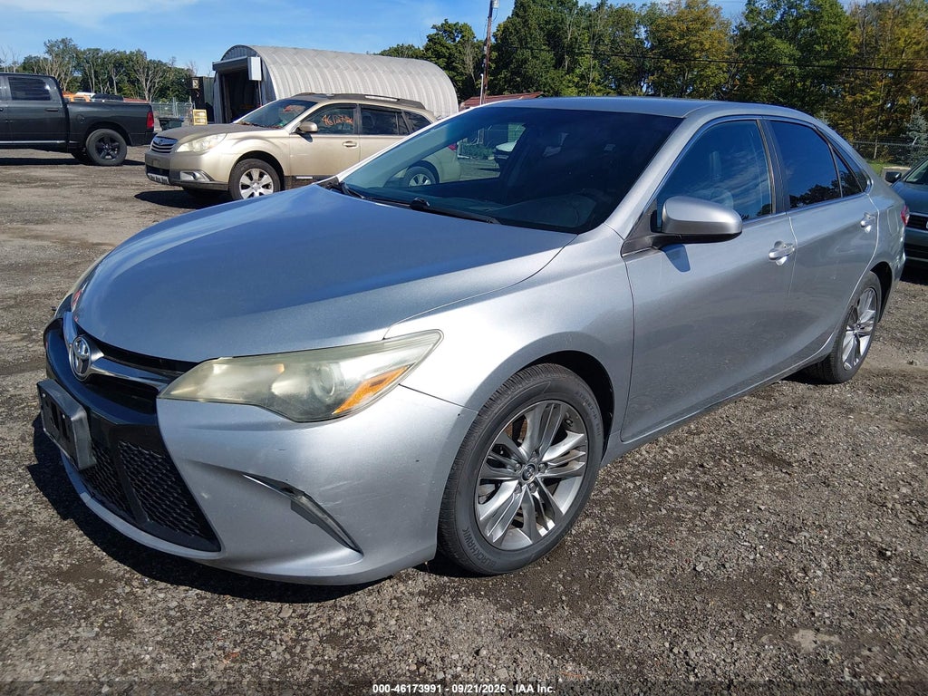 2015 Toyota Camry SE photo 2