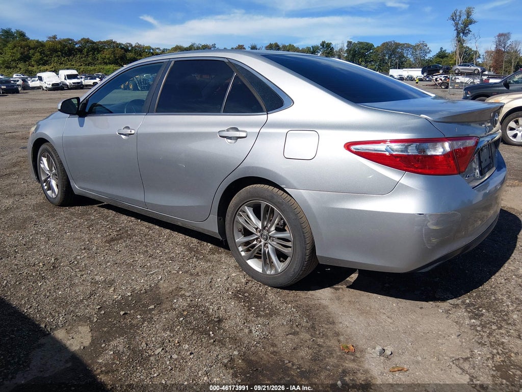 2015 Toyota Camry SE photo 3