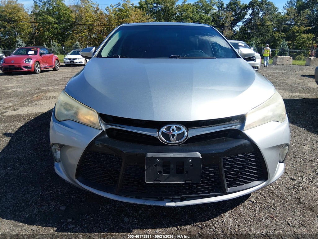 2015 Toyota Camry SE photo 6