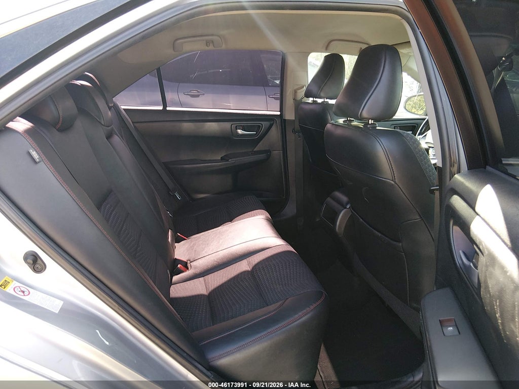 2015 Toyota Camry SE photo 8
