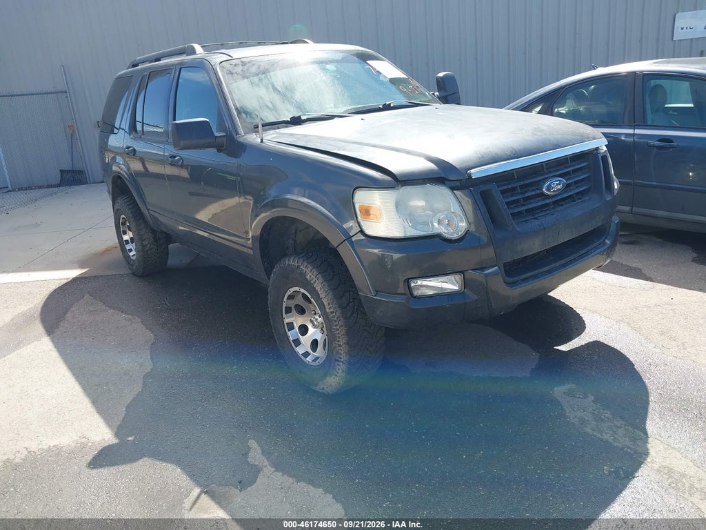 2010 Ford Explorer XLT photo 1