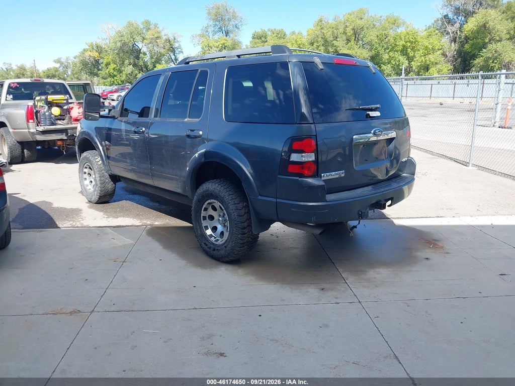 2010 Ford Explorer XLT photo 3