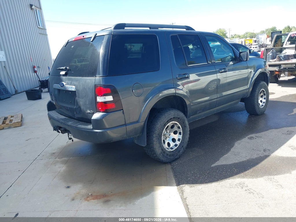 2010 Ford Explorer XLT photo 4