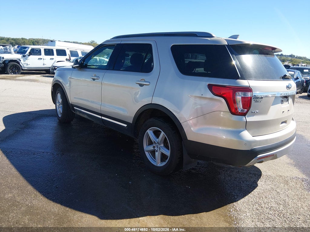 2017 Ford Explorer XLT photo 3