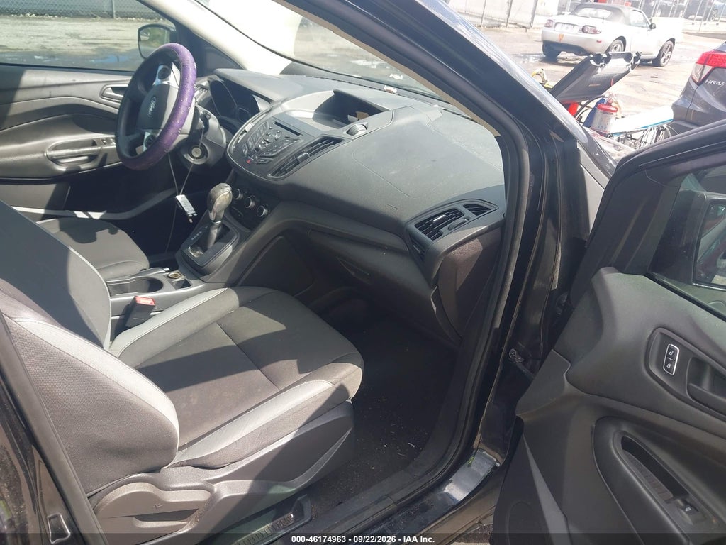 2015 Ford Escape S photo 5