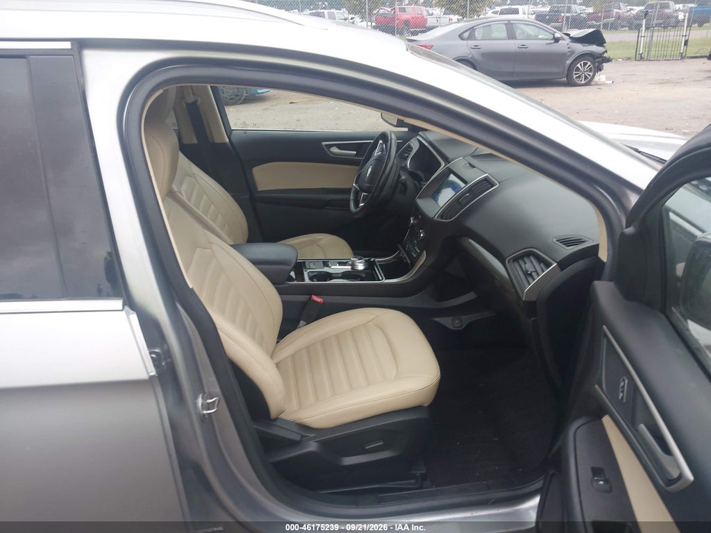 2020 Ford Edge SEL photo 5