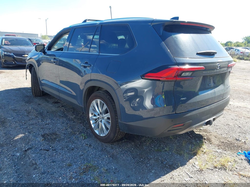 2024 Toyota Grand Highlander Platinum photo 3