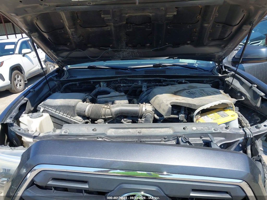 2017 Toyota Tacoma SR5 V6 photo 10