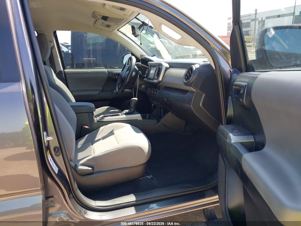 2017 Toyota Tacoma SR5 V6 photo 5