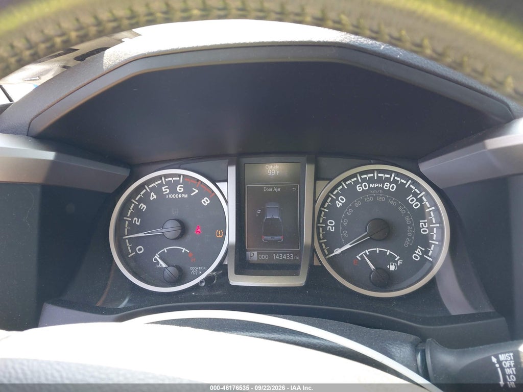 2017 Toyota Tacoma SR5 V6 photo 7