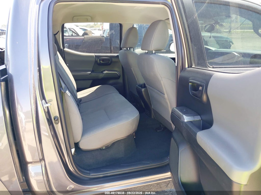 2017 Toyota Tacoma SR5 V6 photo 8