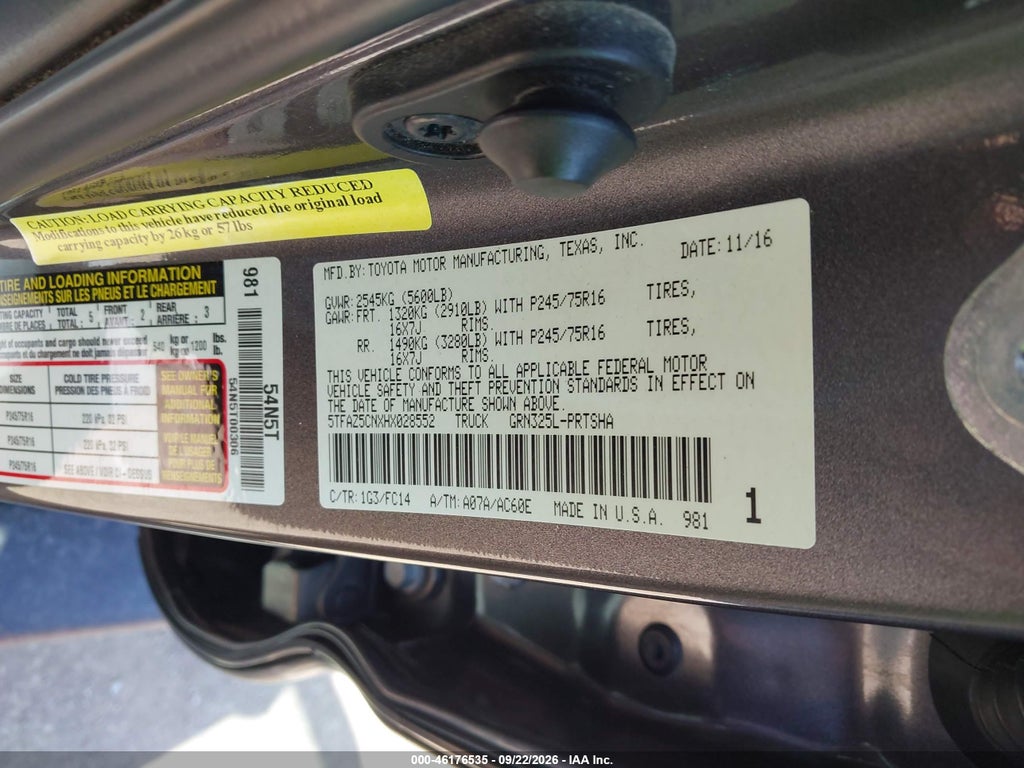 2017 Toyota Tacoma SR5 V6 photo 9