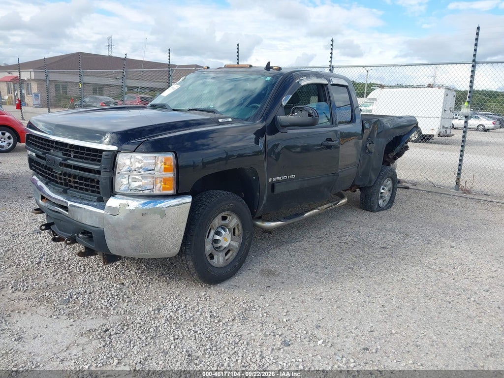 2009 Chevrolet Silverado 2500HD LT photo 2