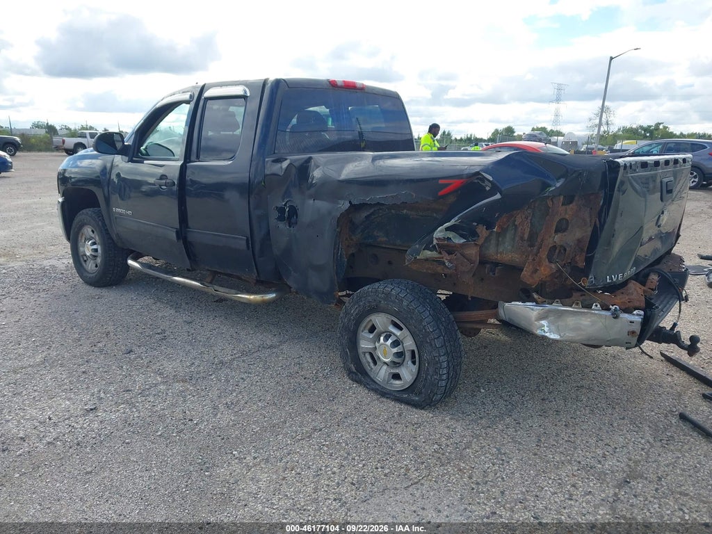 2009 Chevrolet Silverado 2500HD LT photo 3