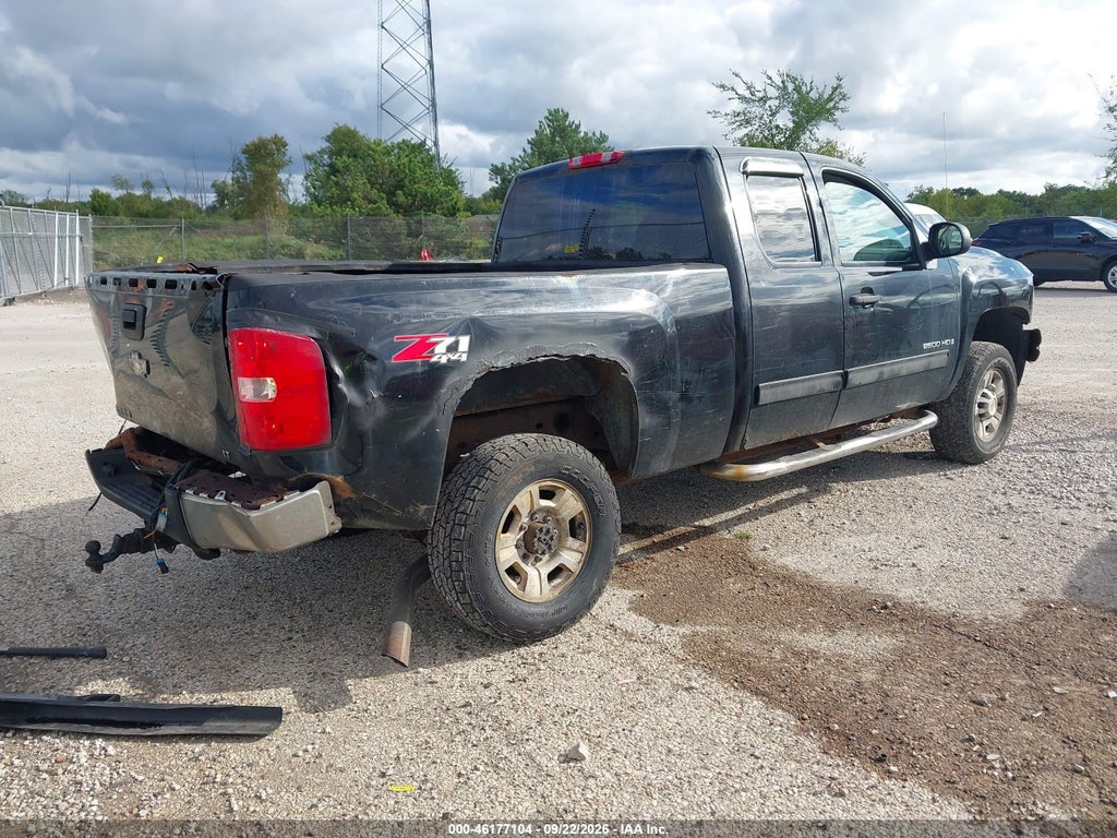 2009 Chevrolet Silverado 2500HD LT photo 4