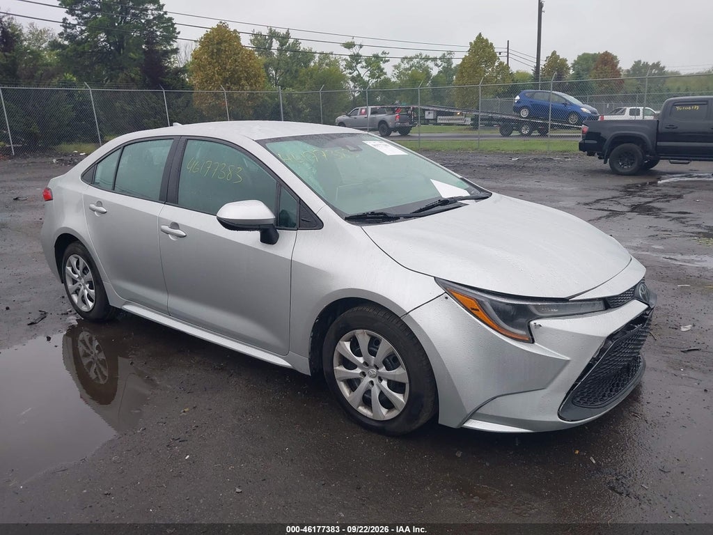 2020 Toyota Corolla LE photo 1