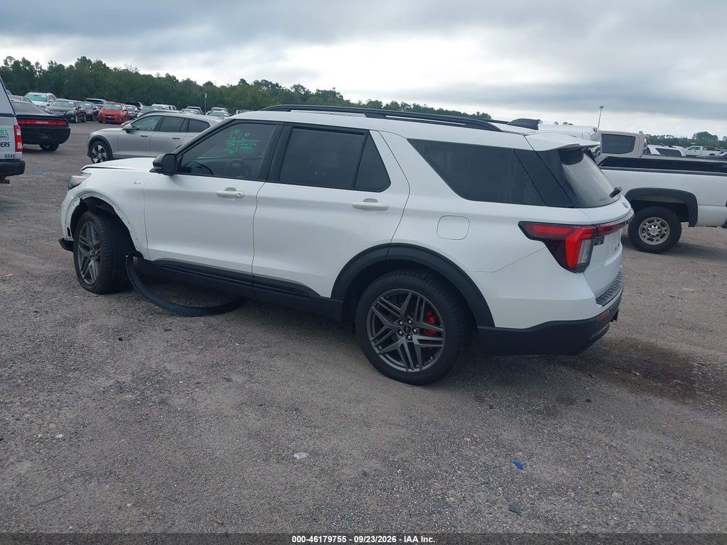2026 Ford Explorer ST-Line photo 3