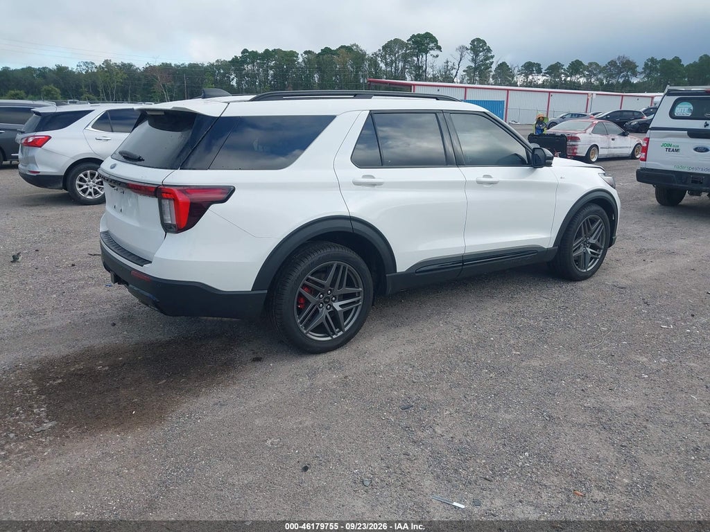 2026 Ford Explorer ST-Line photo 4