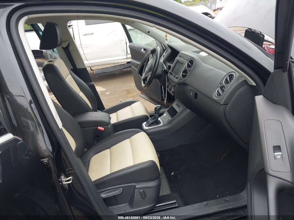 2017 Volkswagen Tiguan 2.0T Wolfsburg Edition photo 5