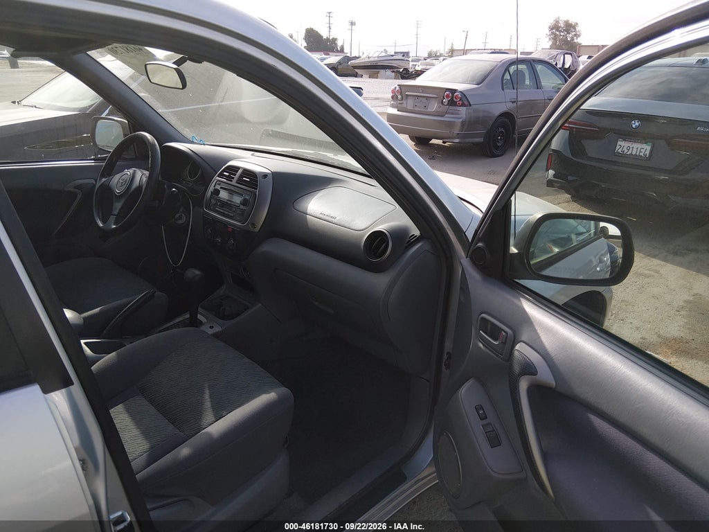 2003 Toyota RAV4 photo 5