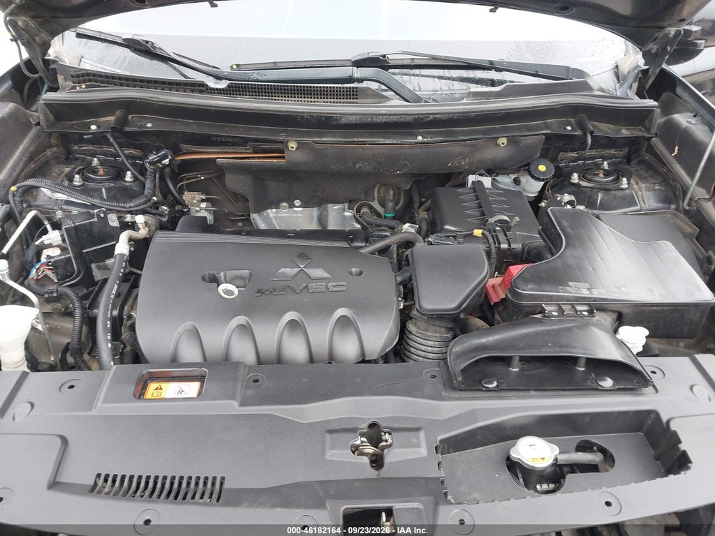 2016 Mitsubishi Outlander SE/SEL photo 10