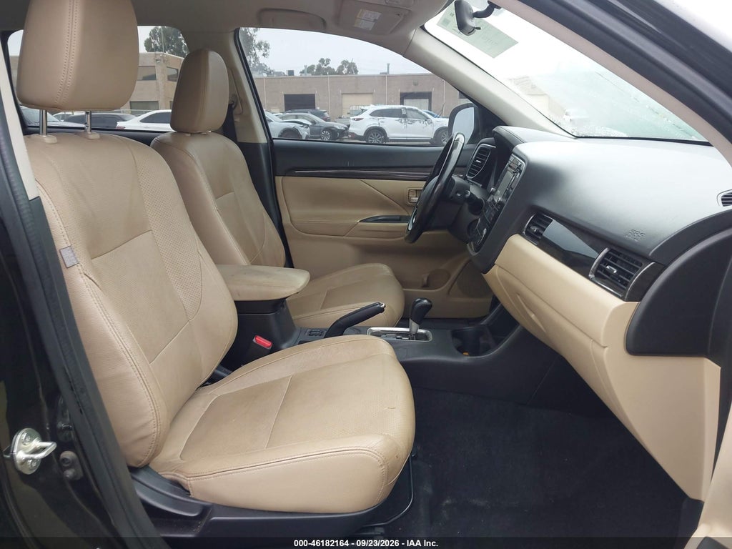 2016 Mitsubishi Outlander SE/SEL photo 5