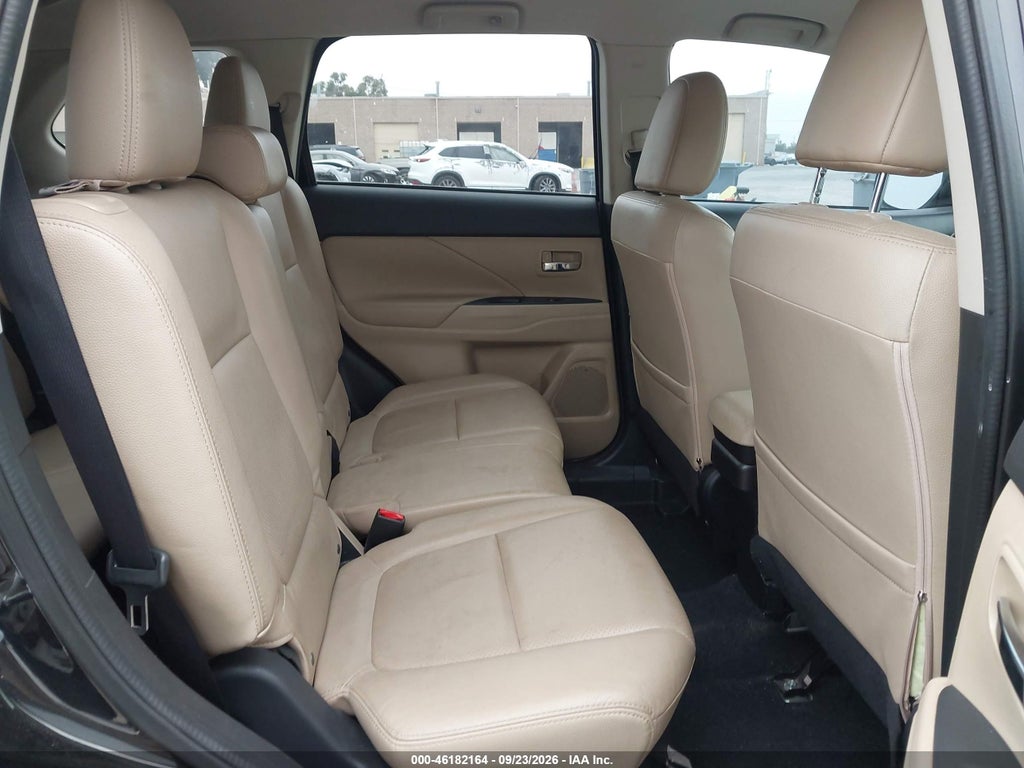 2016 Mitsubishi Outlander SE/SEL photo 8