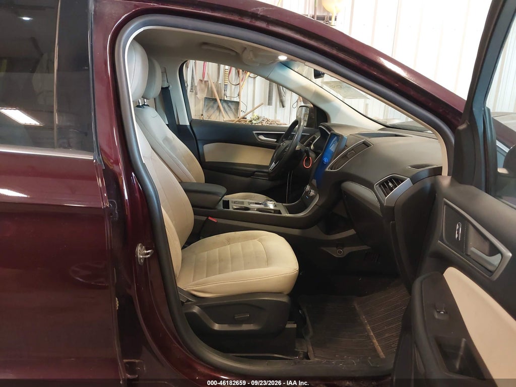 2021 Ford Edge SEL photo 5