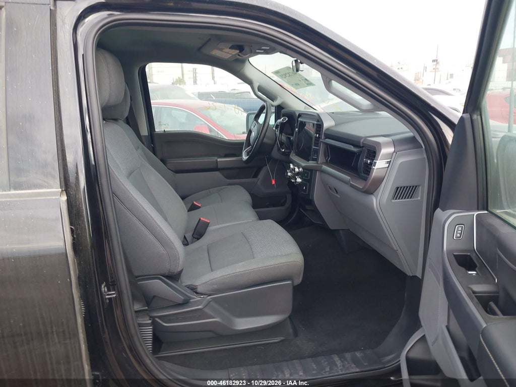 2025 Ford F-150 XLT photo 5
