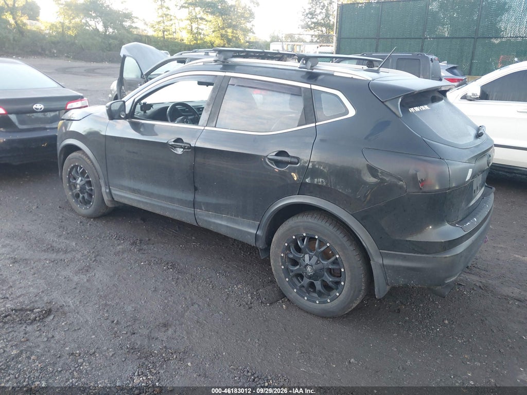 2018 Nissan Rogue Sport SL photo 3