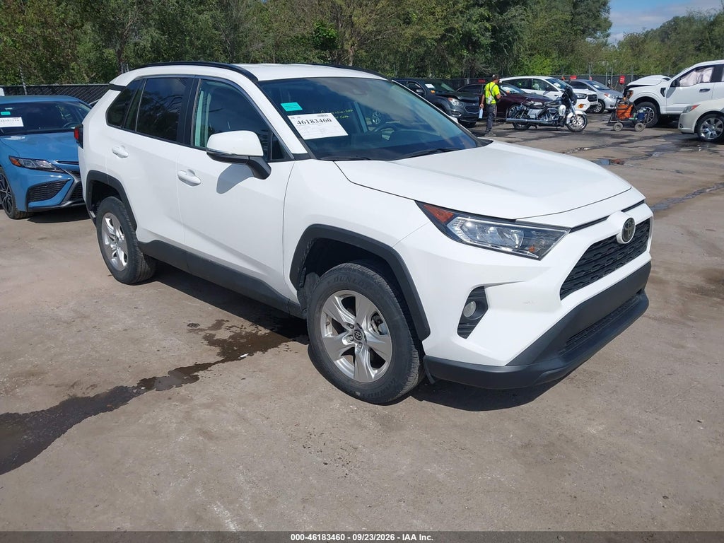 2021 Toyota RAV4 XLE photo 1