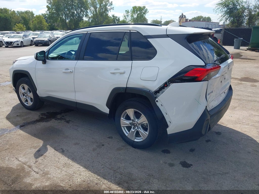 2021 Toyota RAV4 XLE photo 3