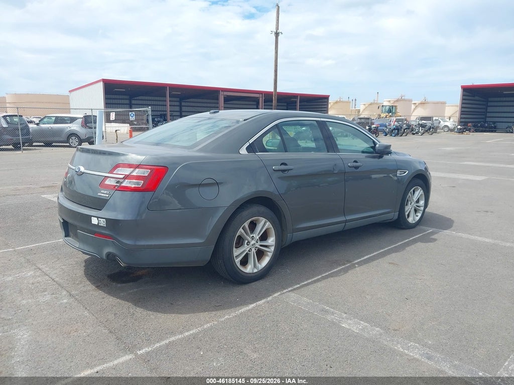 2016 Ford Taurus SEL photo 4